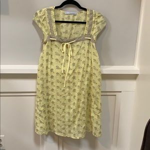 Adorable smock yellow and taupe casual dress.